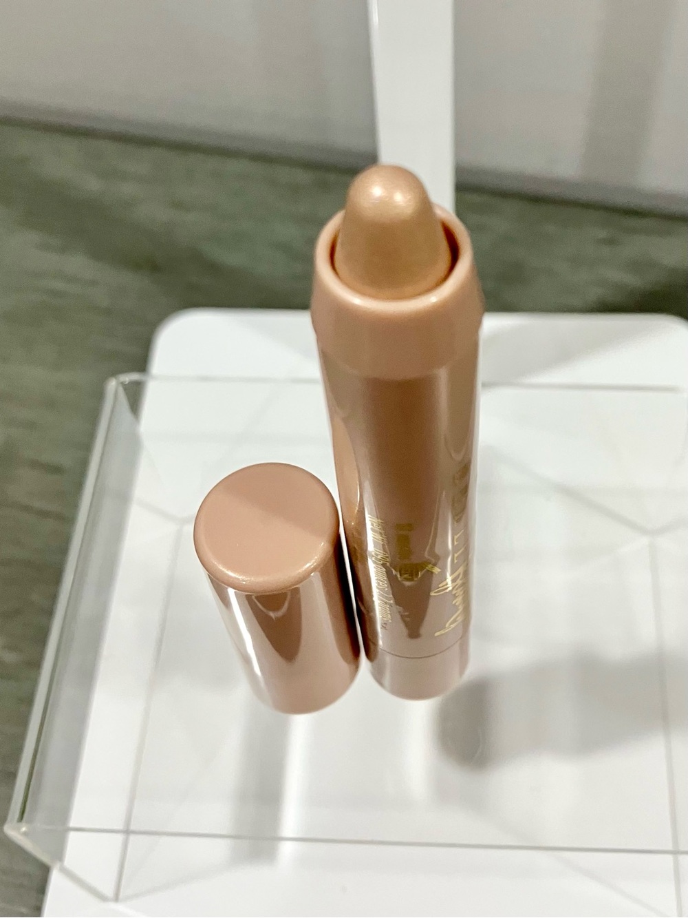 Belle Beauty Long Wear Shadow Stick - Golden - Picture 3 of 3